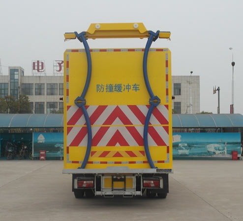 江铃江特牌JMT5101TFZXK26型防撞缓冲车