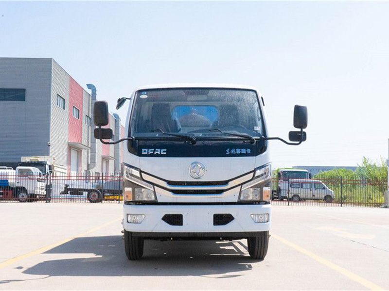 蓝牌东风多利卡5方勾臂垃圾车